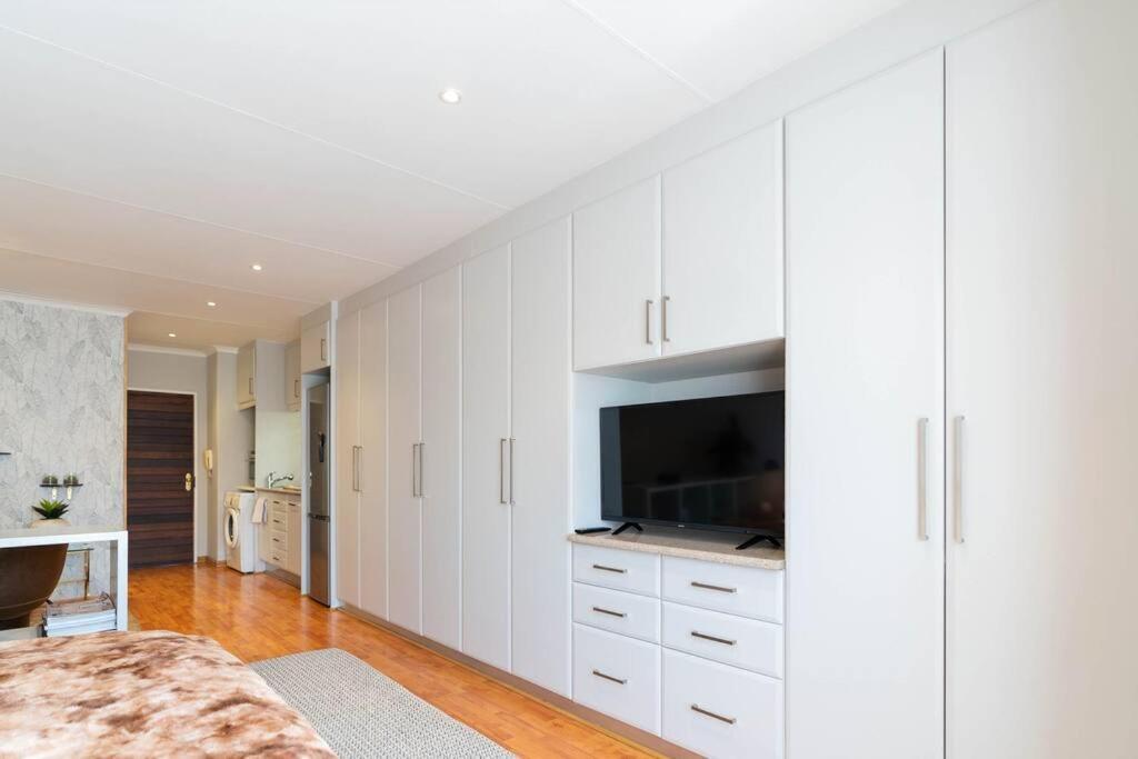 Modern Apartment In Culturally Vibrant Melville 22 Johannesburg Exterior photo
