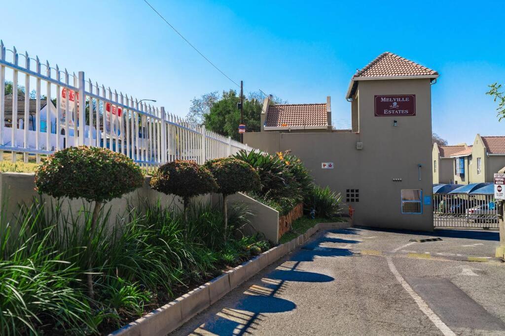 Modern Apartment In Culturally Vibrant Melville 22 Johannesburg Exterior photo