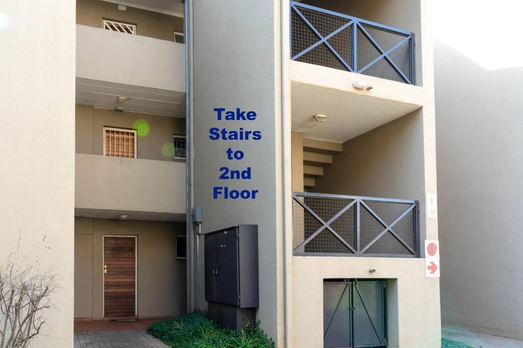 Modern Apartment In Culturally Vibrant Melville 22 Johannesburg Exterior photo