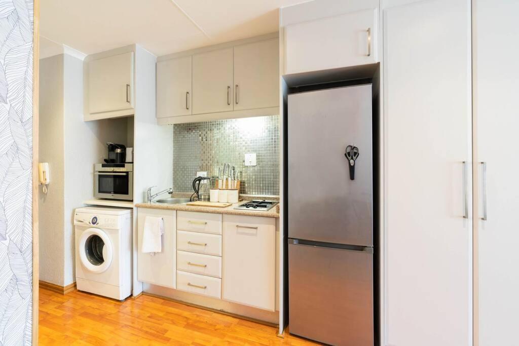 Modern Apartment In Culturally Vibrant Melville 22 Johannesburg Exterior photo
