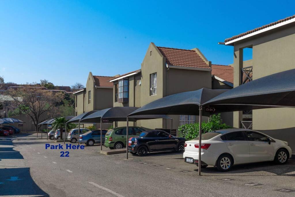 Modern Apartment In Culturally Vibrant Melville 22 Johannesburg Exterior photo